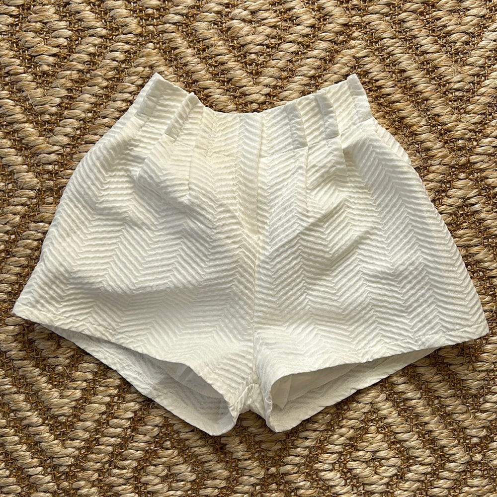 White jacquard shorts